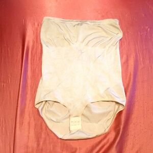 Body Beautiful Womens Seamless Strapless Bodysuit 2X/3X